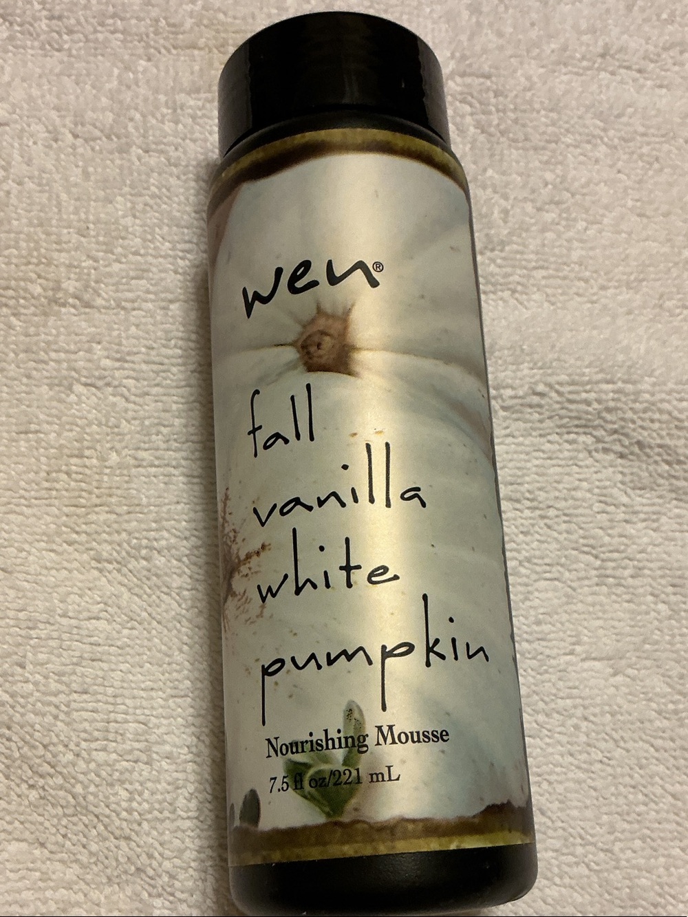 WEN Fall Vanilla White Pumpkin Nourishing Mousse - White, Black, Gold